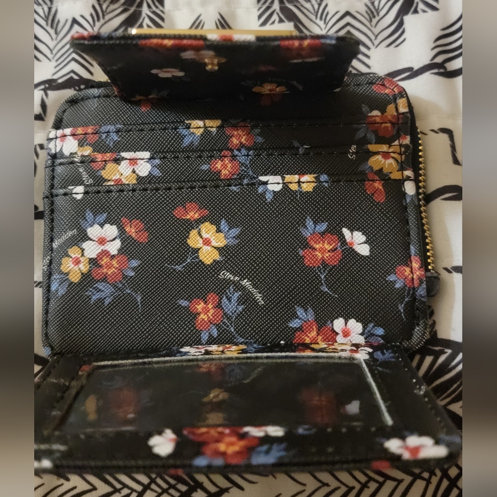 Steve Madden wallet - Picture 2 of 3